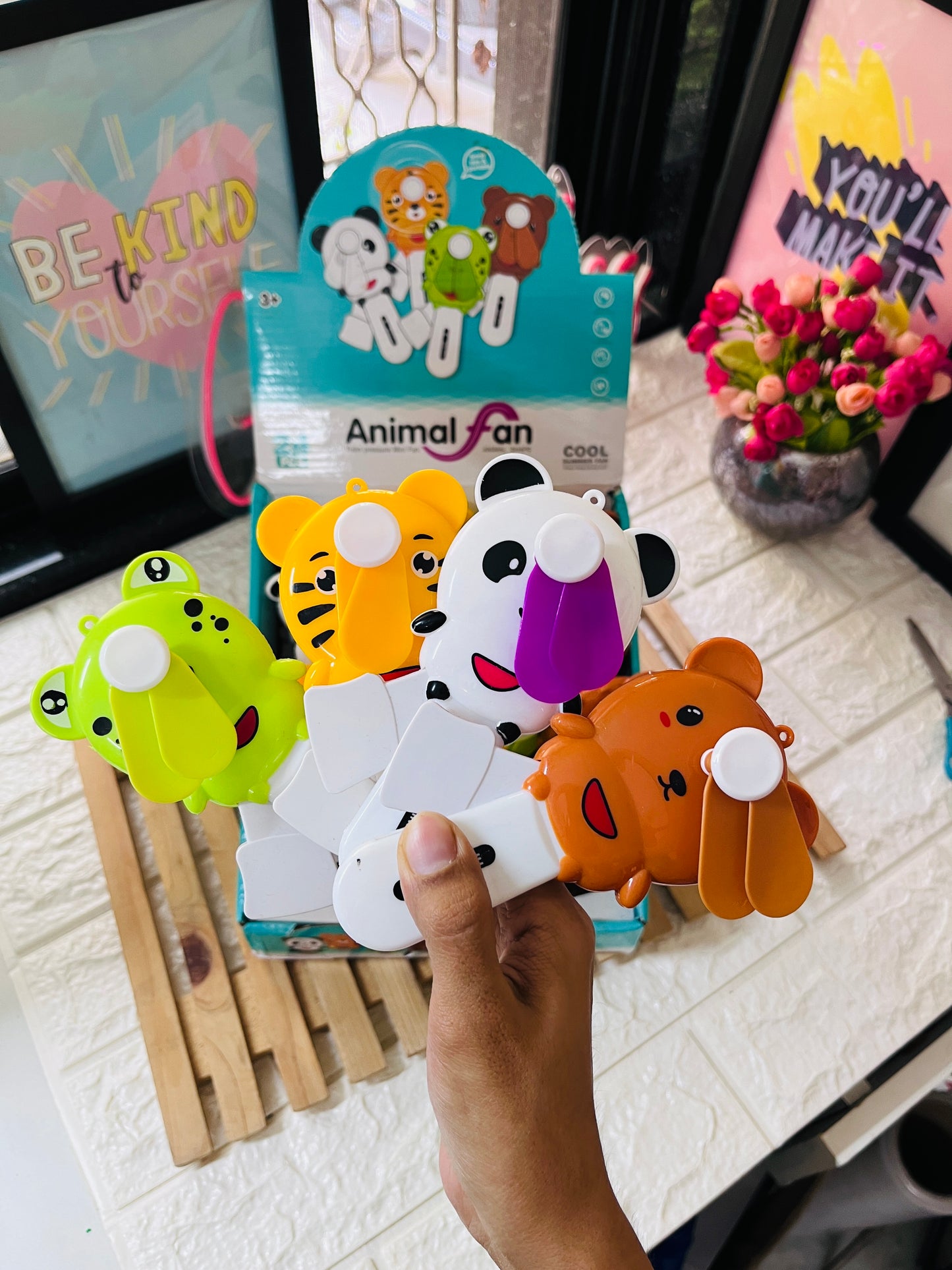Animal Handfans 🐼