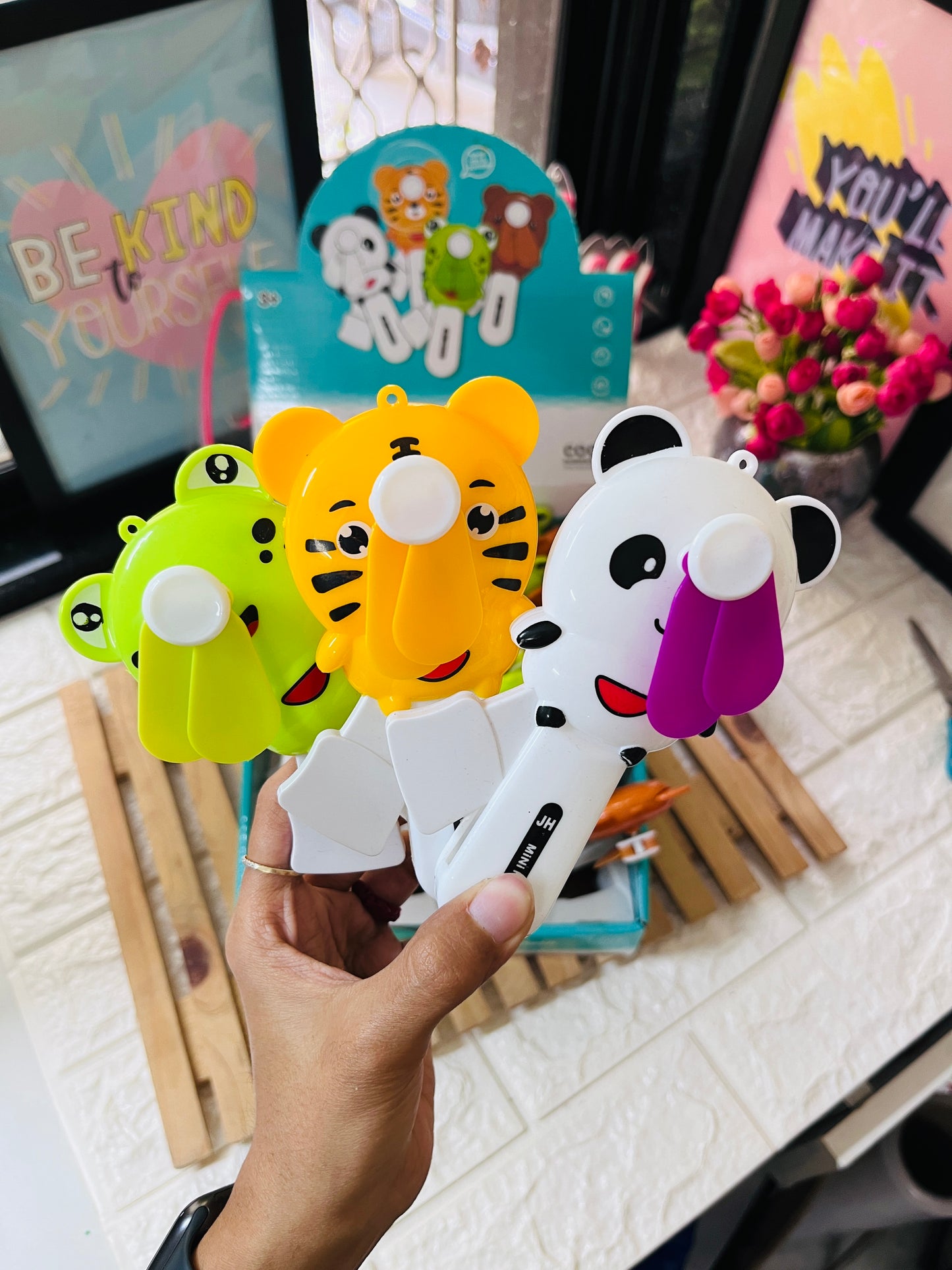 Animal Handfans 🐼
