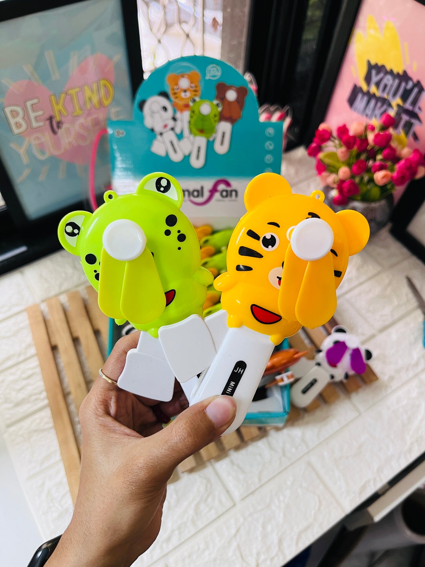 Animal Handfans 🐼