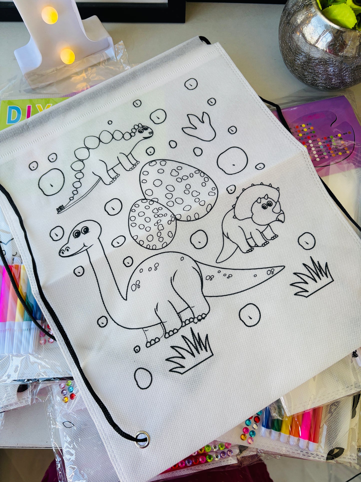 DIY colouring bags 🖍️🎨